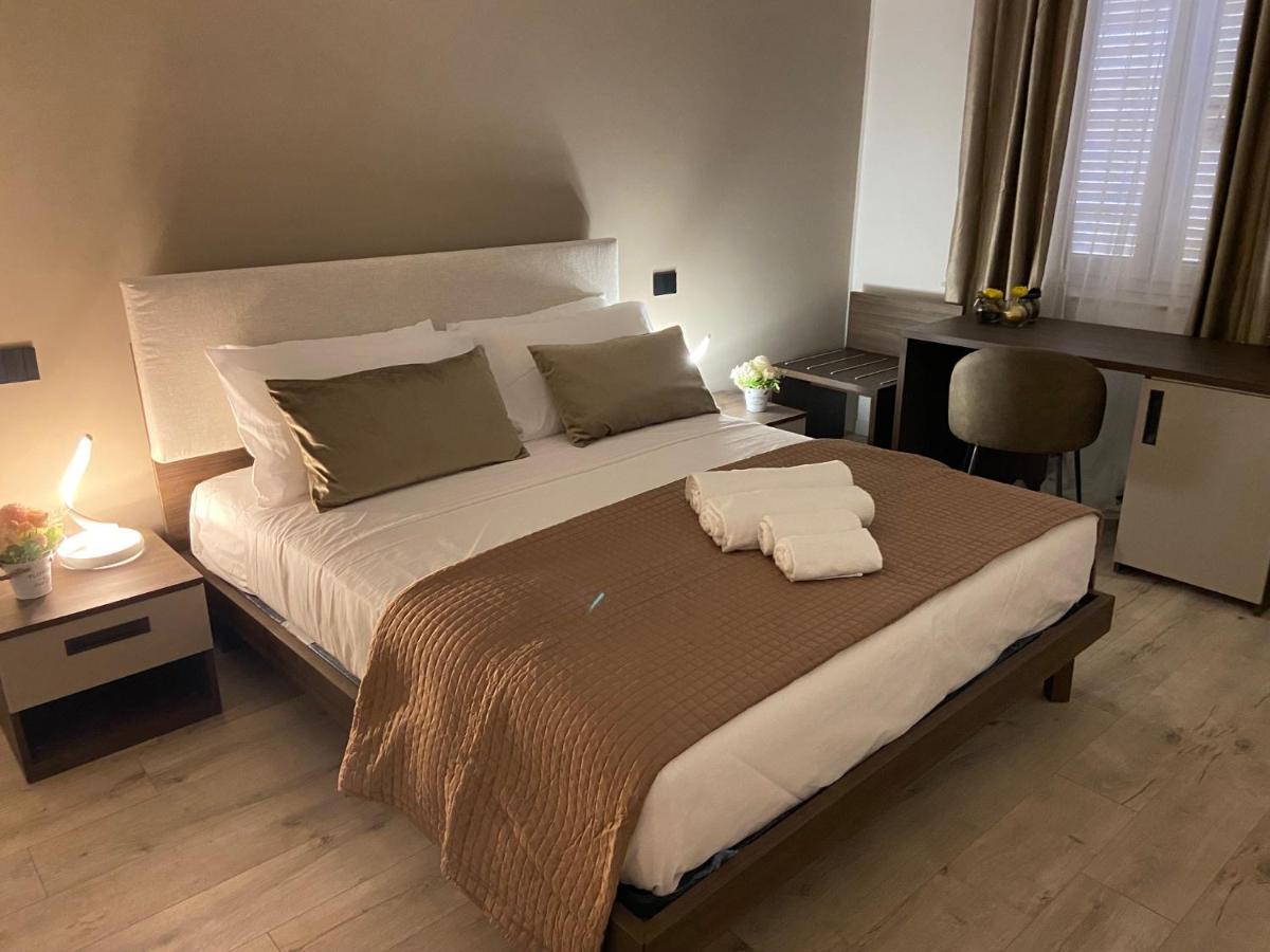 Hotel Plaza Ungheria 巴勒莫 外观 照片